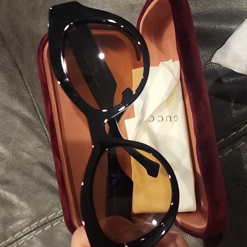 Gucci Black and Brown Sunglasses - Picture 3 of 5